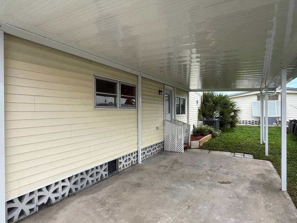 Photo of 31 Flores Dr, Palmetto, FL 34221 (MLS # 11920697)