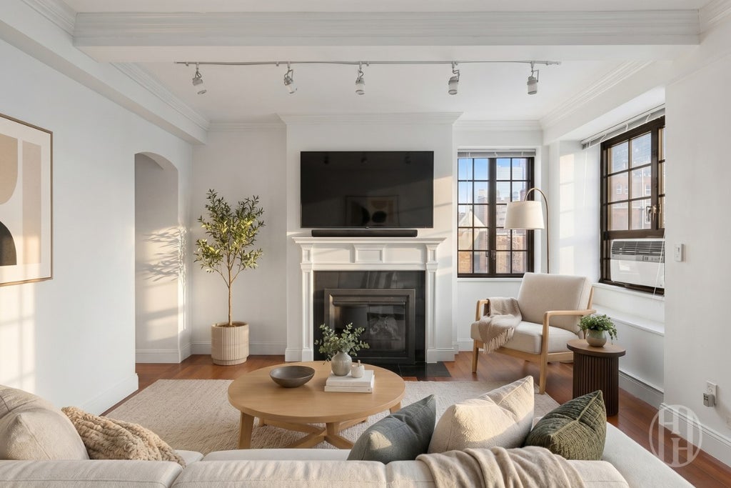 Photo of 211 East 35th Street #8E, New York, NY 10016 (MLS # 11854544)