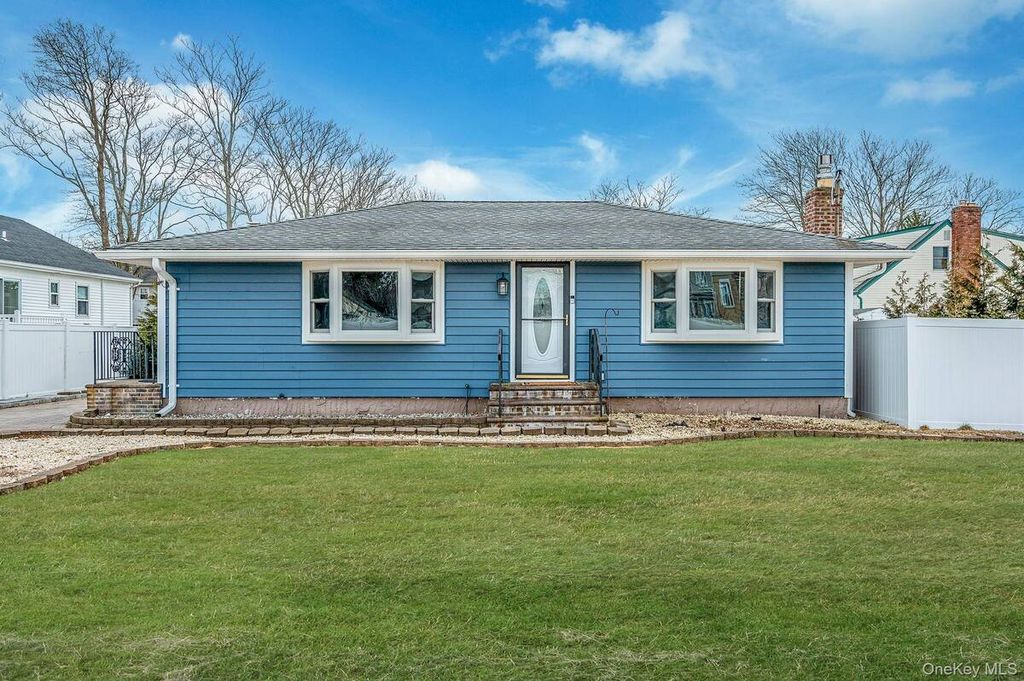 Photo of 6 Rugby Drive, Shirley, NY 11967 (MLS # 11652104)