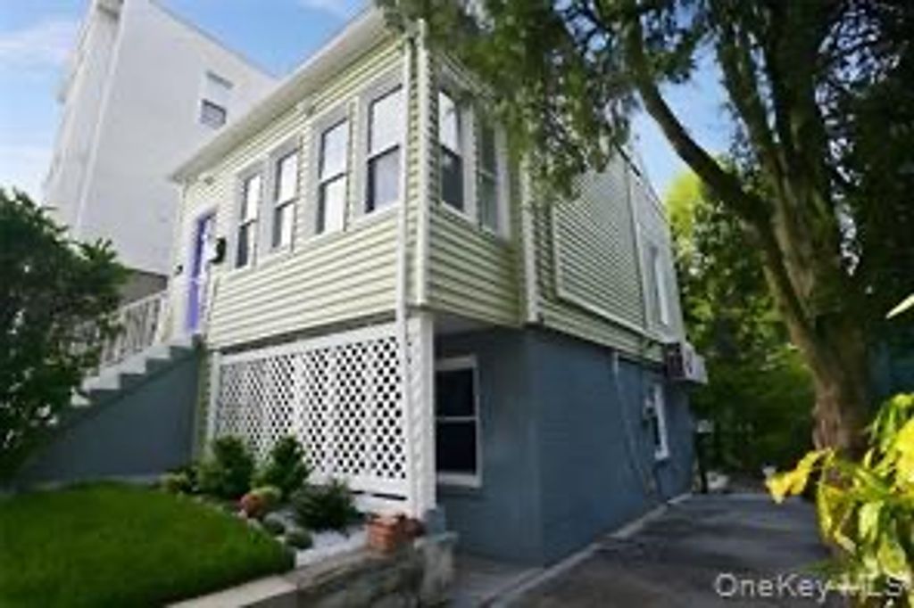 Photo of 122 Oliver Ave, Yonkers, NY 10701 (MLS # 11739988)
