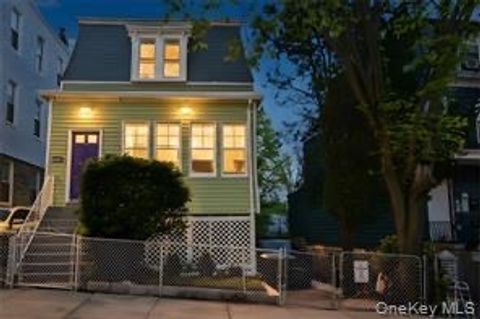 Photo of 122 Oliver Ave, Yonkers, NY 10701 (MLS # 11739988)