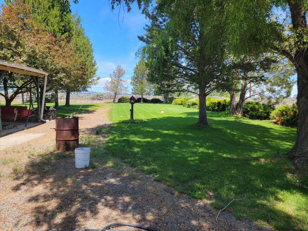 Photo of 57580 Fall Rd, Christmas Valley, OR 97641 (MLS # 11619416)