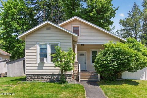 Photo of 2 Woodlawn Terrace, Bethlehem, NY 12054 (MLS # 11797955)