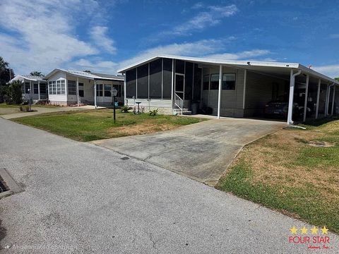 Photo of 84 Buccaneer Dr, Leesburg, FL 34788 (MLS # 11738715)