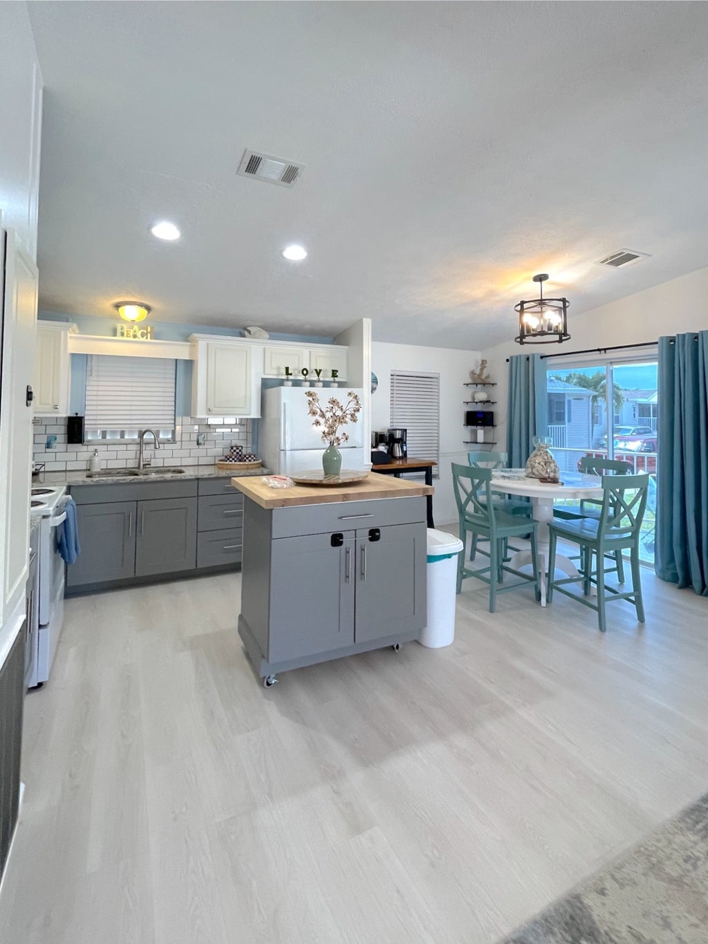 Photo of 94 Jova Trl, Ft Myers Beach, FL 33931 (MLS # 11919054)