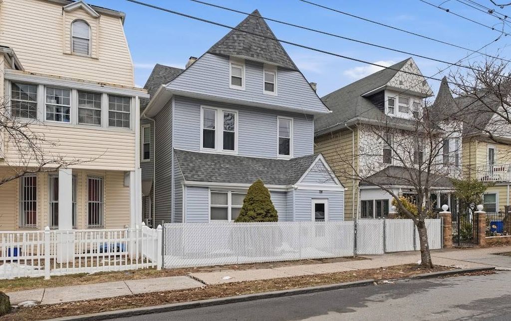 Photo of 57 hendricks Avenue, New York, NY 10301 (MLS # 11666814)