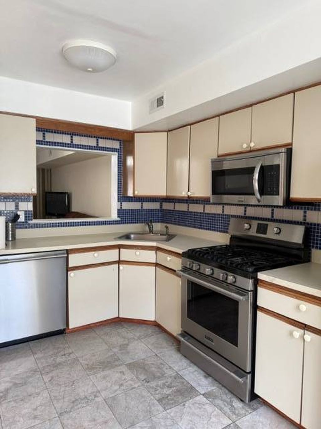 Photo of 75 Benjamin Dr, Staten Island, NY 10303 (MLS # 11729995)