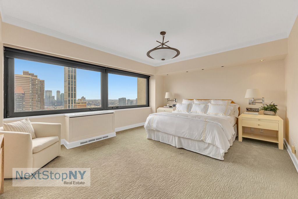 Photo of 300 East 59th Street #PH06, New York, NY 10022 (MLS # 11669175)