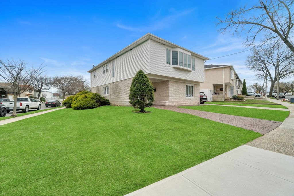 Photo of 77 Levit Ave, Staten Island, NY 10314 (MLS # 11679760)