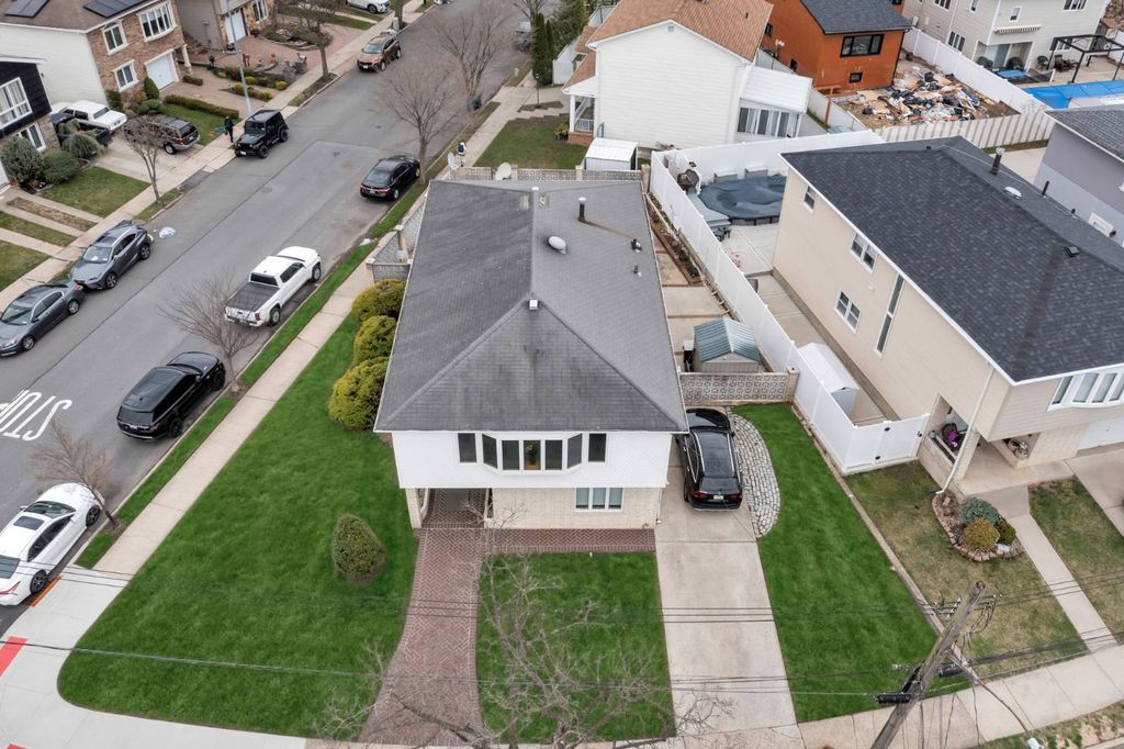 Photo of 77 Levit Ave, Staten Island, NY 10314 (MLS # 11679760)