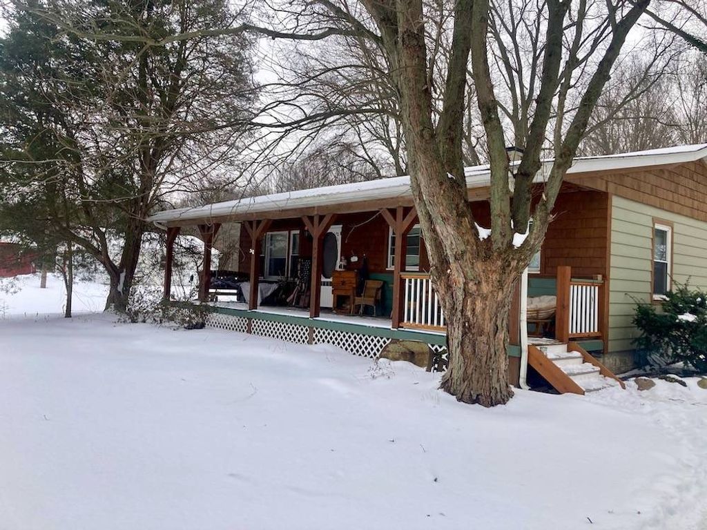 Photo of 15304 Darrow Rd, Vermilion, OH 44089 (MLS # 11651329)