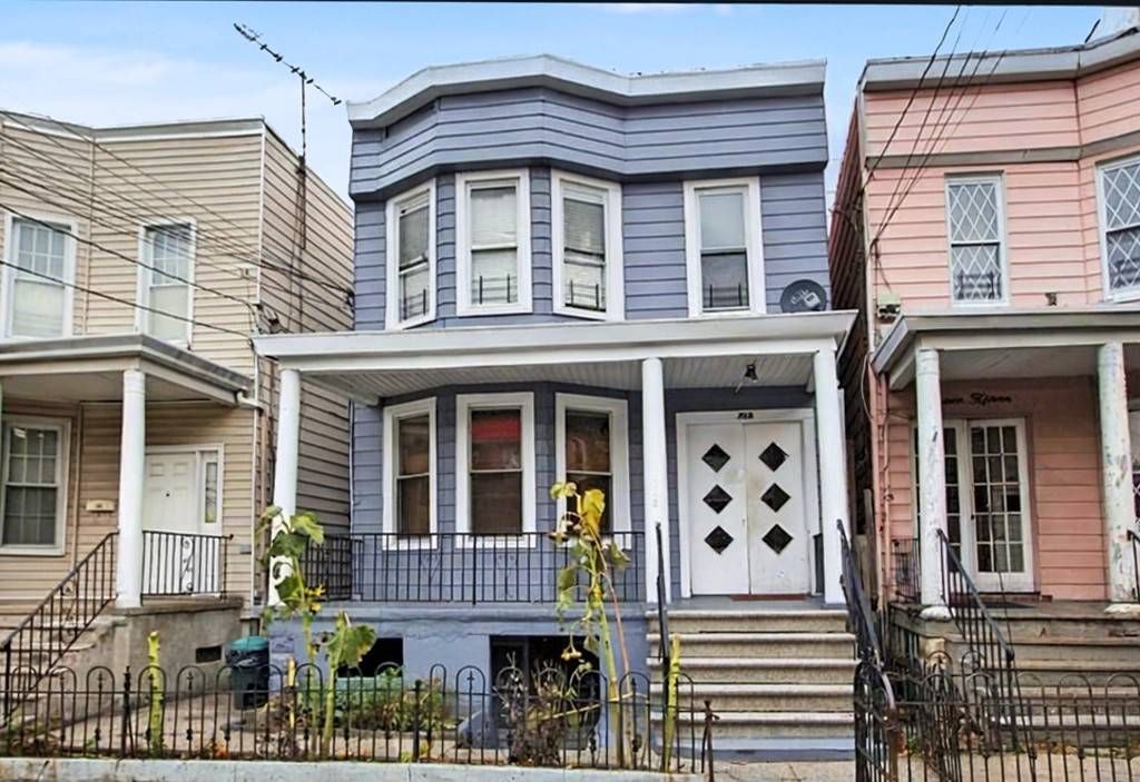 Photo of 713 E 237th St, Bronx, NY 10466 (MLS # 11615304)