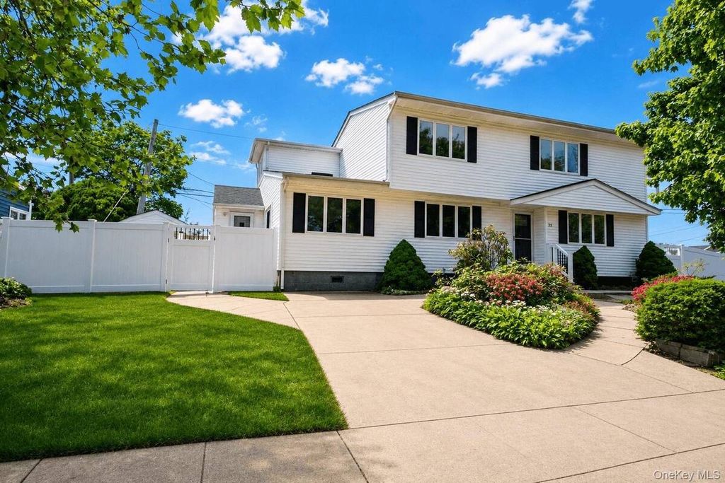 Photo of 25 Whitetail Lane, Commack, NY 11725 (MLS # 11776549)