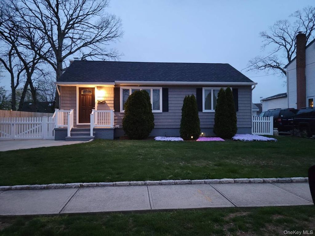 Photo of 89 Parliament Place, North Babylon, NY 11703 (MLS # 11745179)