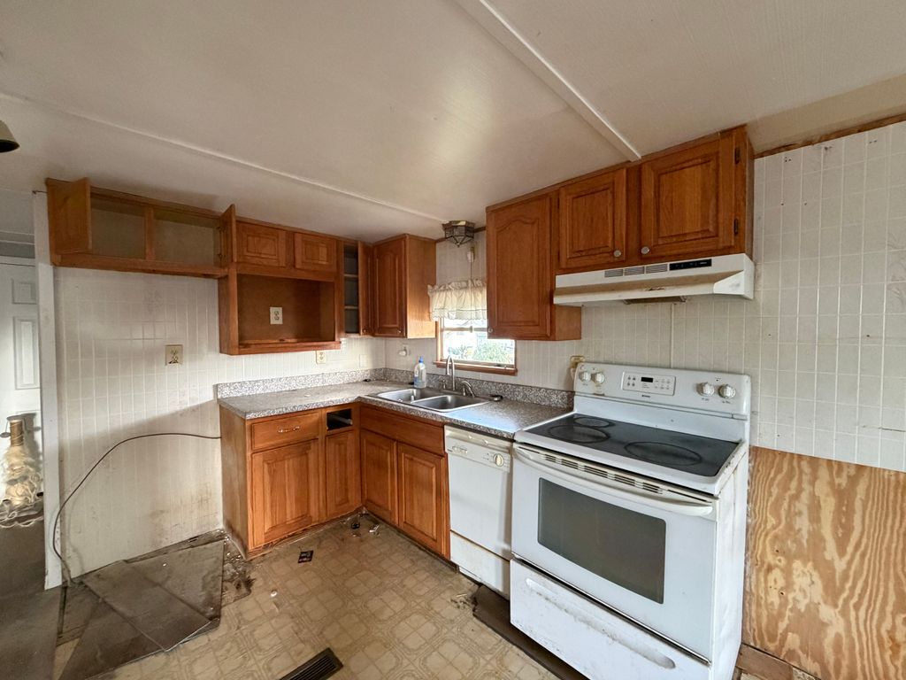 Photo of 512 Empire Ave, Lakeland, FL 33815 (MLS # 11619910)