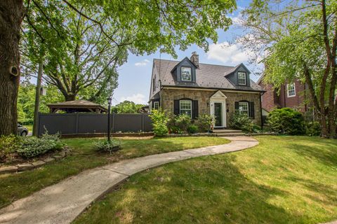 Photo of 4 Knox Pl, Staten Island, NY 10314 (MLS # 11852346)