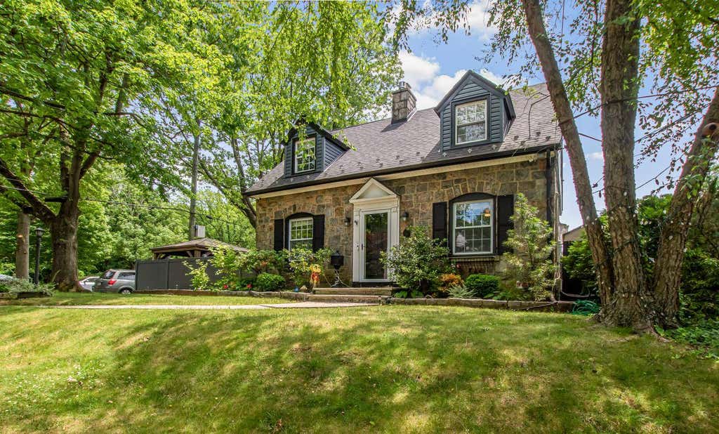 Photo of 4 Knox Pl, Staten Island, NY 10314 (MLS # 11852346)