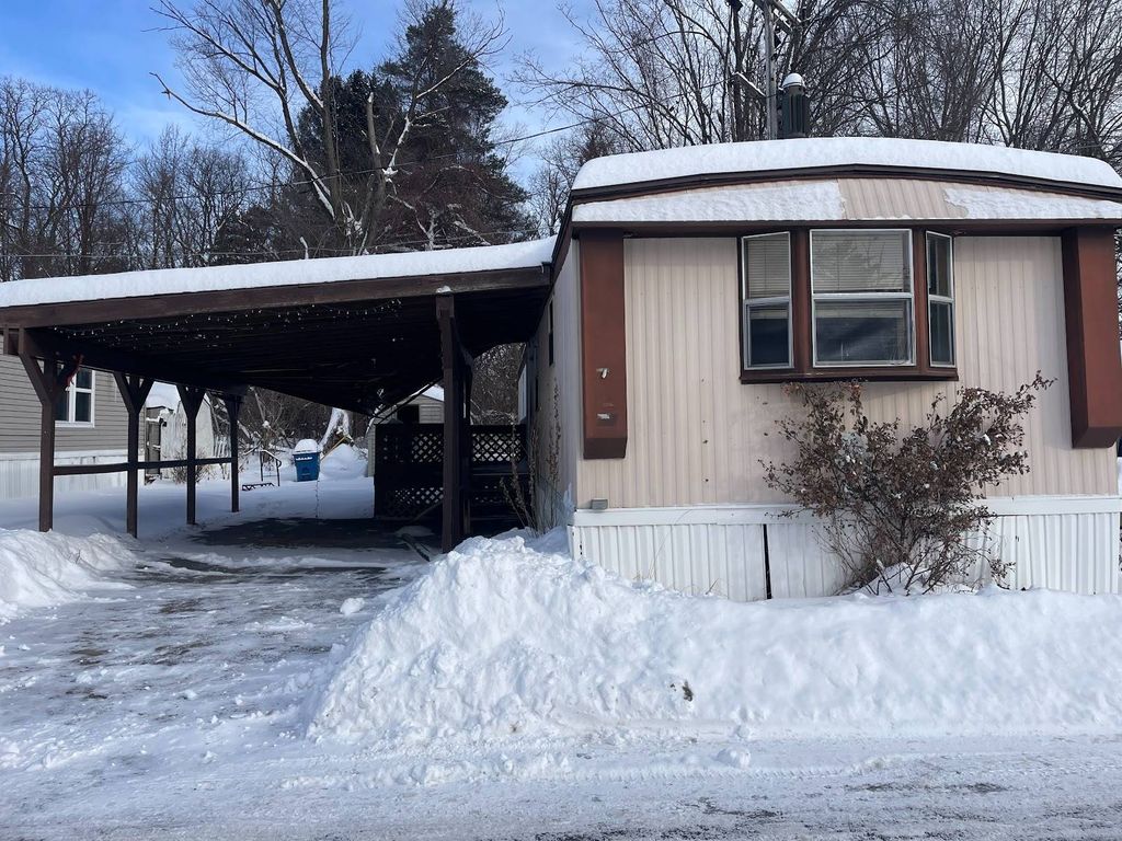 Photo of 413 Saratoga Road #12, Glenville, NY 12302 (MLS # 11678220)