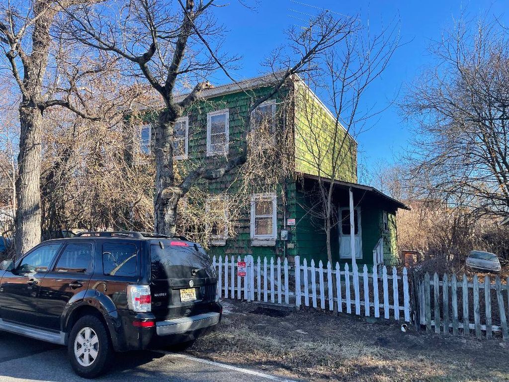 Photo of 8587 Kreischer St, Staten Island, NY 10309 (MLS # 11611005)