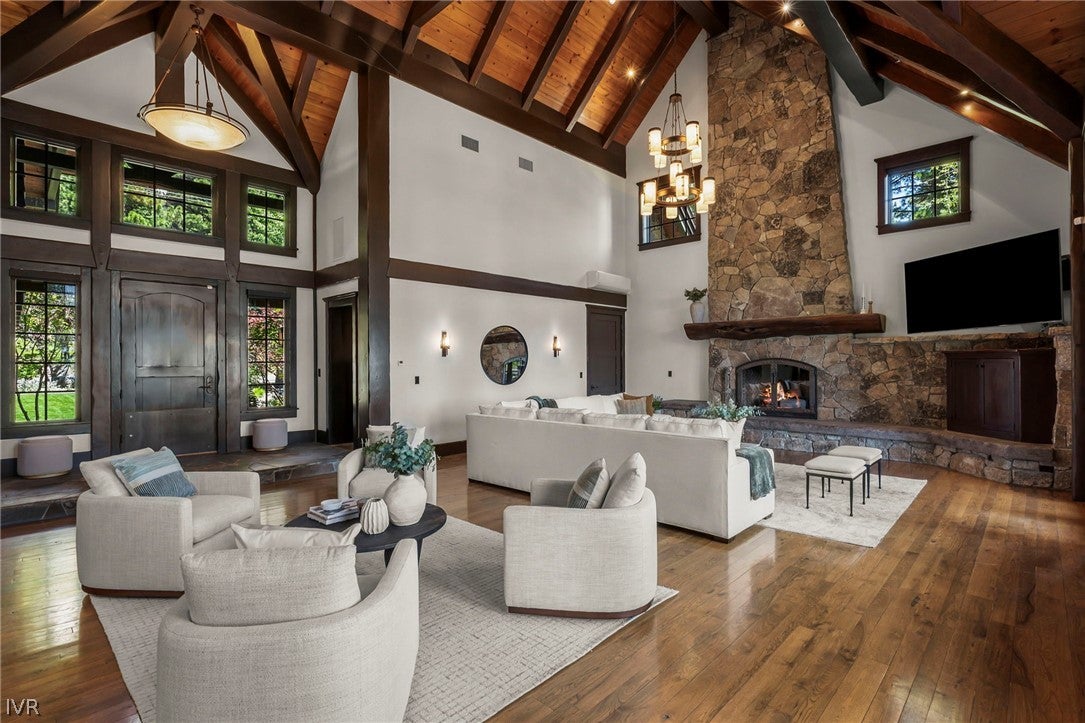 527 Sugarpine Drive