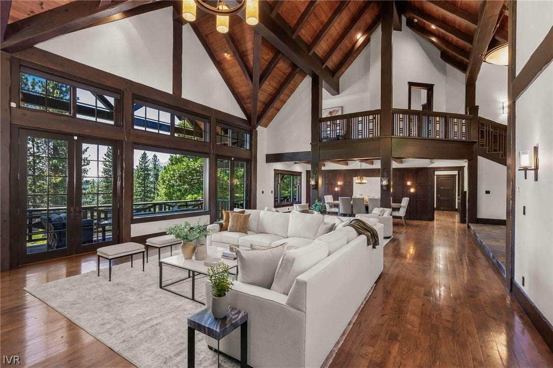 527 Sugarpine Drive