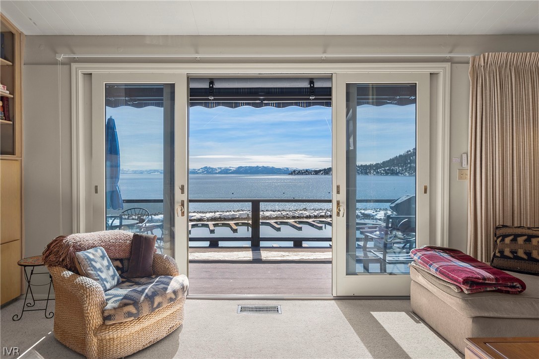 549 Lakeshore Boulevard 16