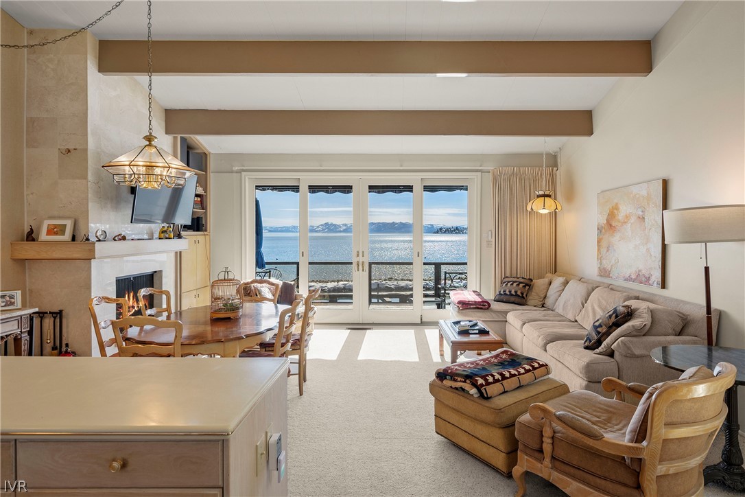 549 Lakeshore Boulevard 16