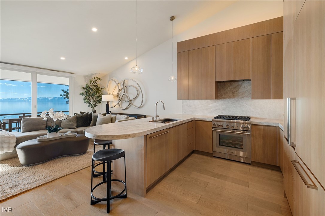 525 Lakeshore Boulevard 74