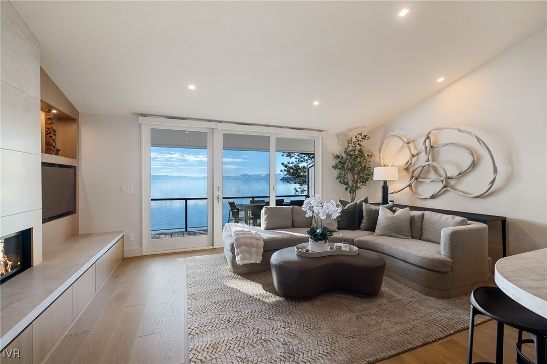 525 Lakeshore Boulevard 74