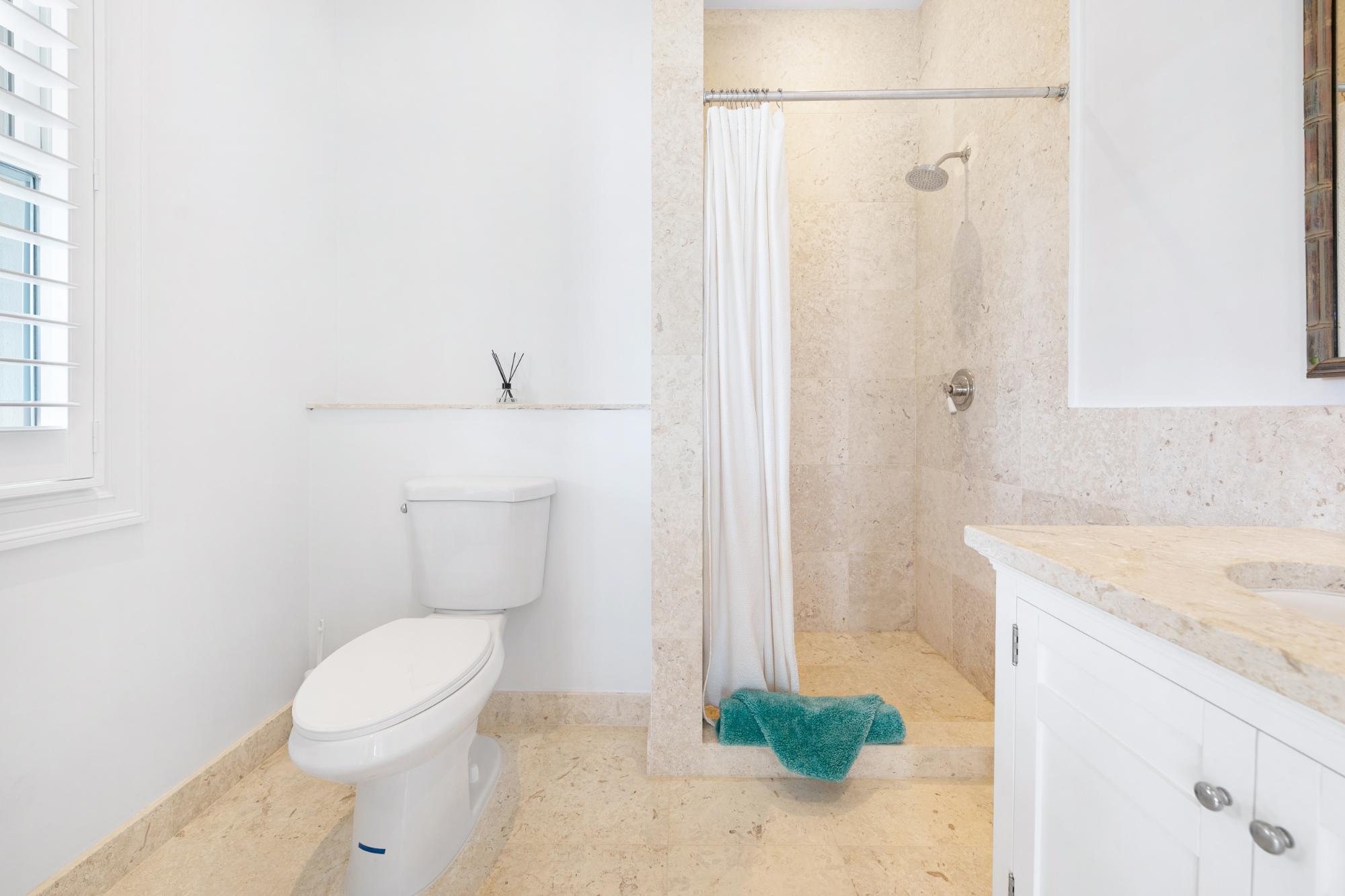 Old Fort Bay, The Bahamas, 8 Bedrooms Bedrooms, ,8 BathroomsBathrooms,Residential,Active,129197