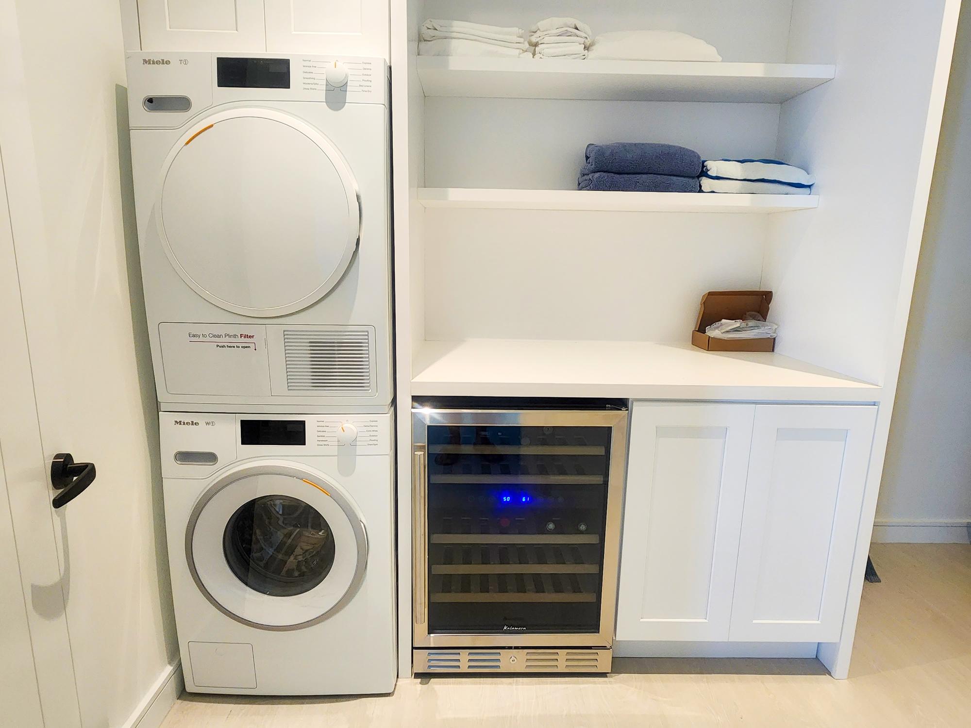 West Bay Street, The Bahamas, 2 Bedrooms Bedrooms, ,2 BathroomsBathrooms,Residential,Active,240588