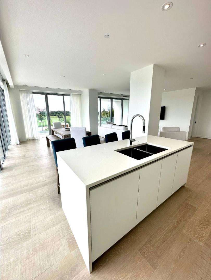 West Bay Street, The Bahamas, 2 Bedrooms Bedrooms, ,2 BathroomsBathrooms,Residential,Active,136894