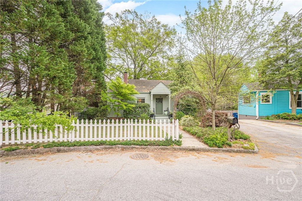 Photo of 712 Berkeley Avenue NW, Atlanta, GA 30318 (MLS # CL354960)