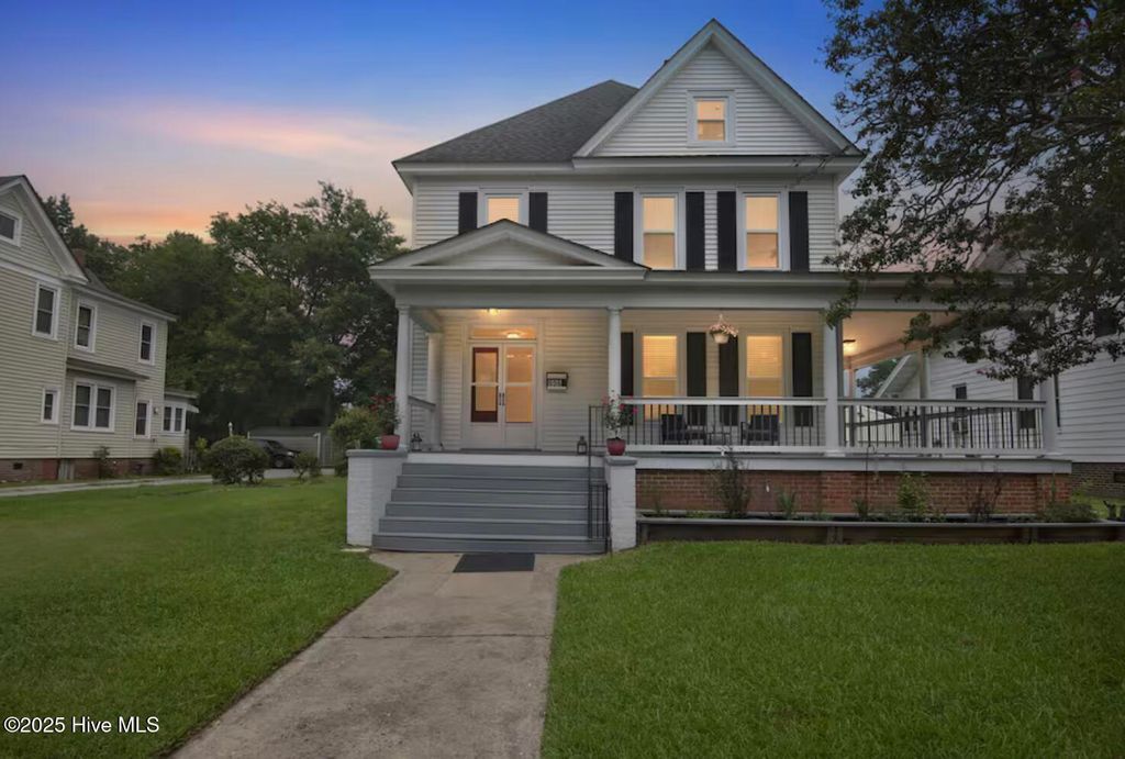 Photo of 906 N Road Street, Elizabeth City, NC 27909 (MLS # 100546191)