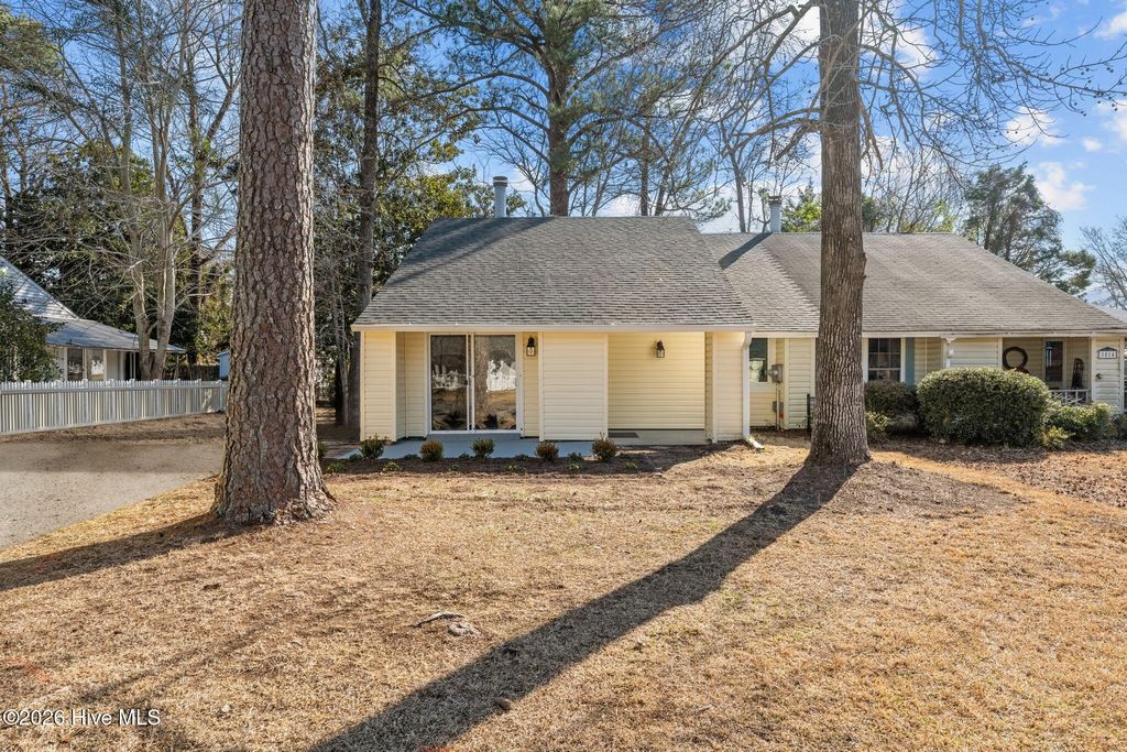 Photo of 1014 Kings Way, New Bern, NC 28562 (MLS # 100552294)