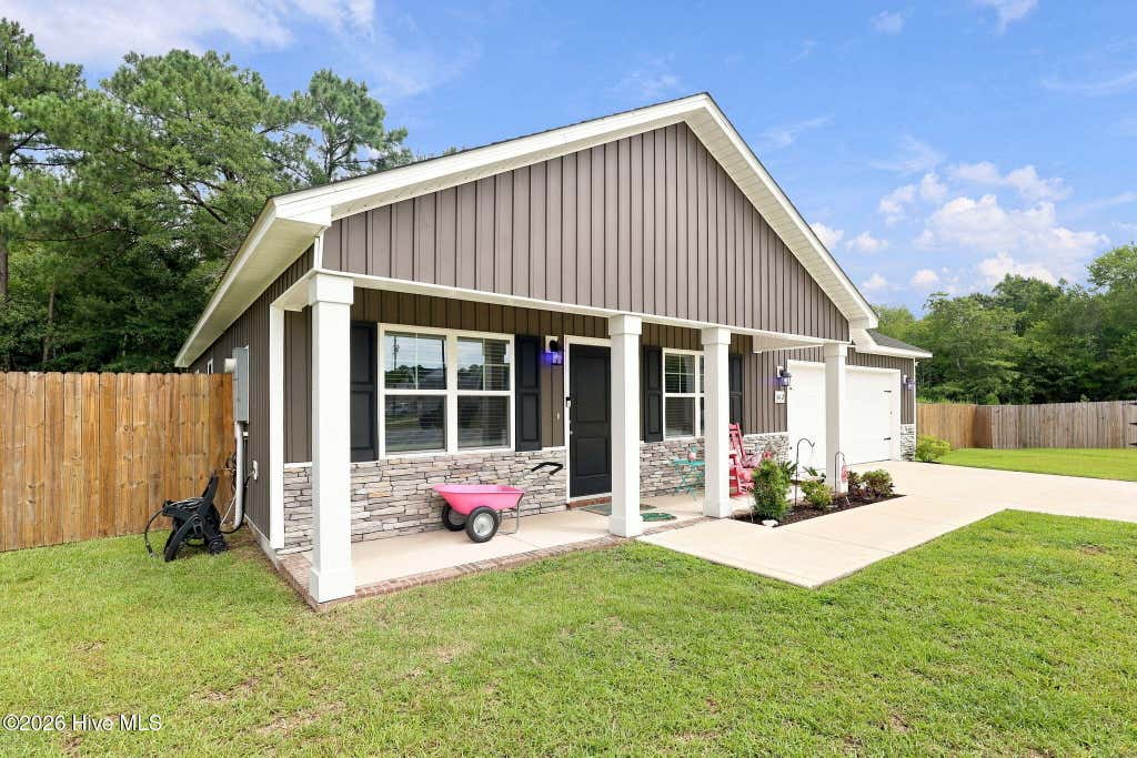Photo of 612 Macy Place, Hubert, NC 28539 (MLS # 100594100)