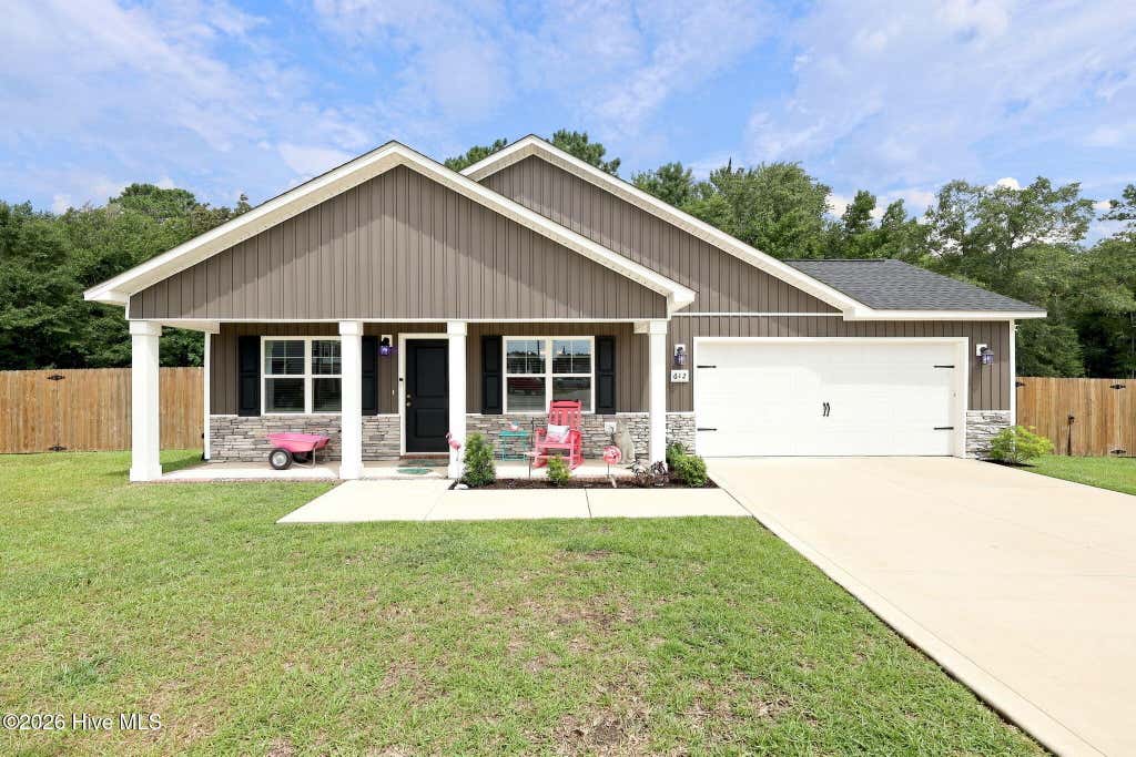 Photo of 612 Macy Place, Hubert, NC 28539 (MLS # 100594100)