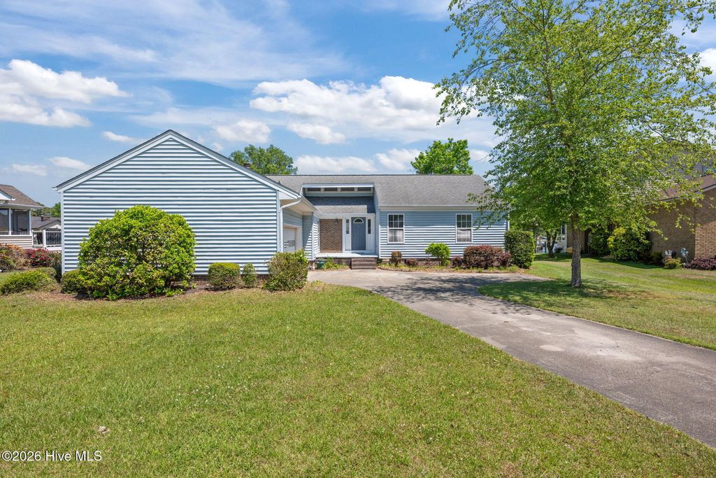 Photo of 6007 Stern Court, New Bern, NC 28560 (MLS # 100570245)