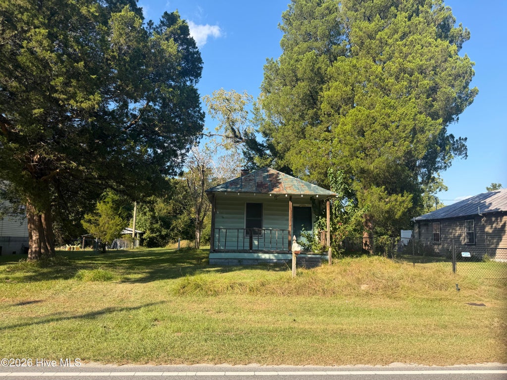 Photo of 2204 Oaks Road, New Bern, NC 28560 (MLS # 100608105)