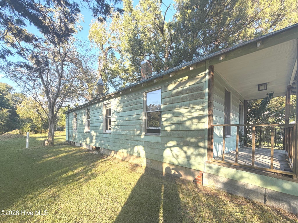 Photo of 2204 Oaks Road, New Bern, NC 28560 (MLS # 100608105)