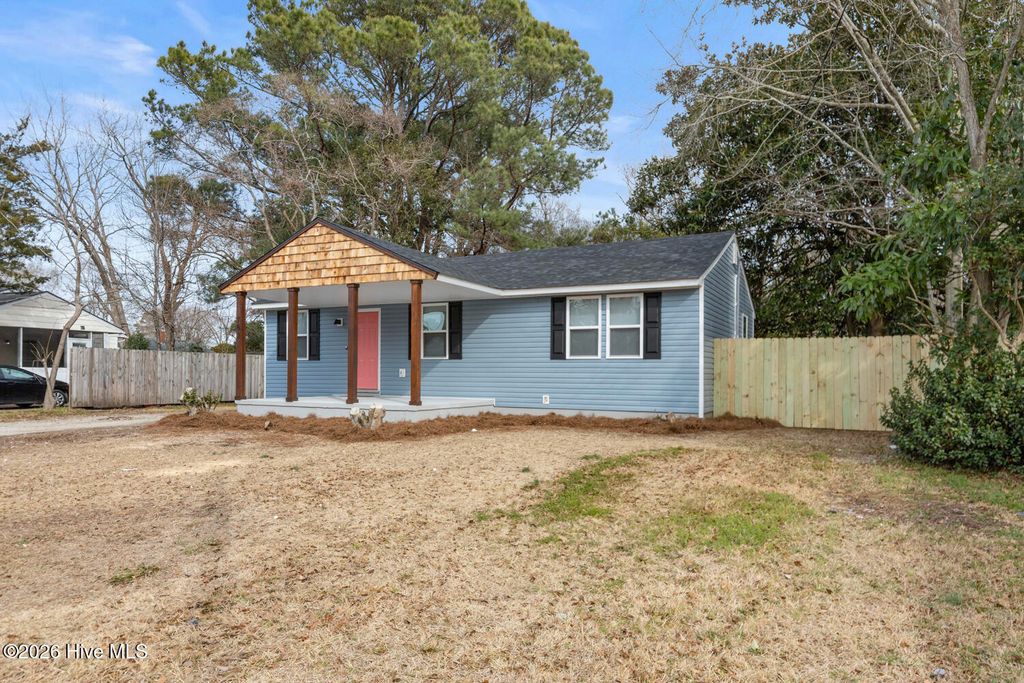 Photo of 702 Williams Street, Jacksonville, NC 28540 (MLS # 100552070)