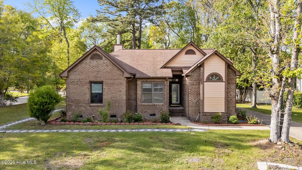 Photo of 801 Deerfoot Circle, New Bern, NC 28562 (MLS # 100567258)