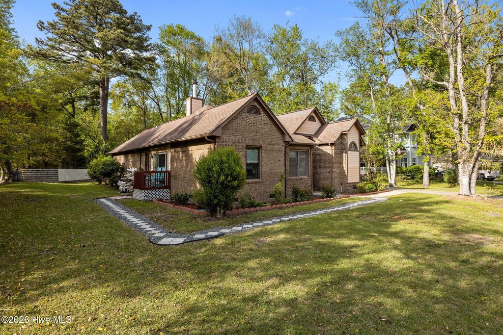 Photo of 801 Deerfoot Circle, New Bern, NC 28562 (MLS # 100567258)