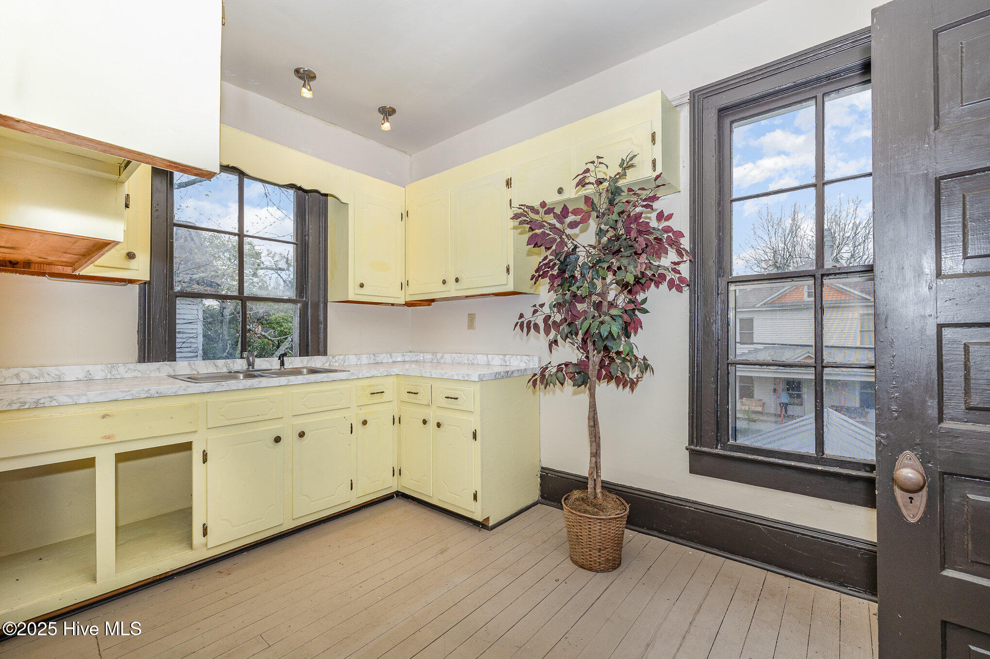 Goldsboro, North Carolina 27530, United States, 4 Bedrooms Bedrooms, ,3 BathroomsBathrooms,Residential,Pending,255705