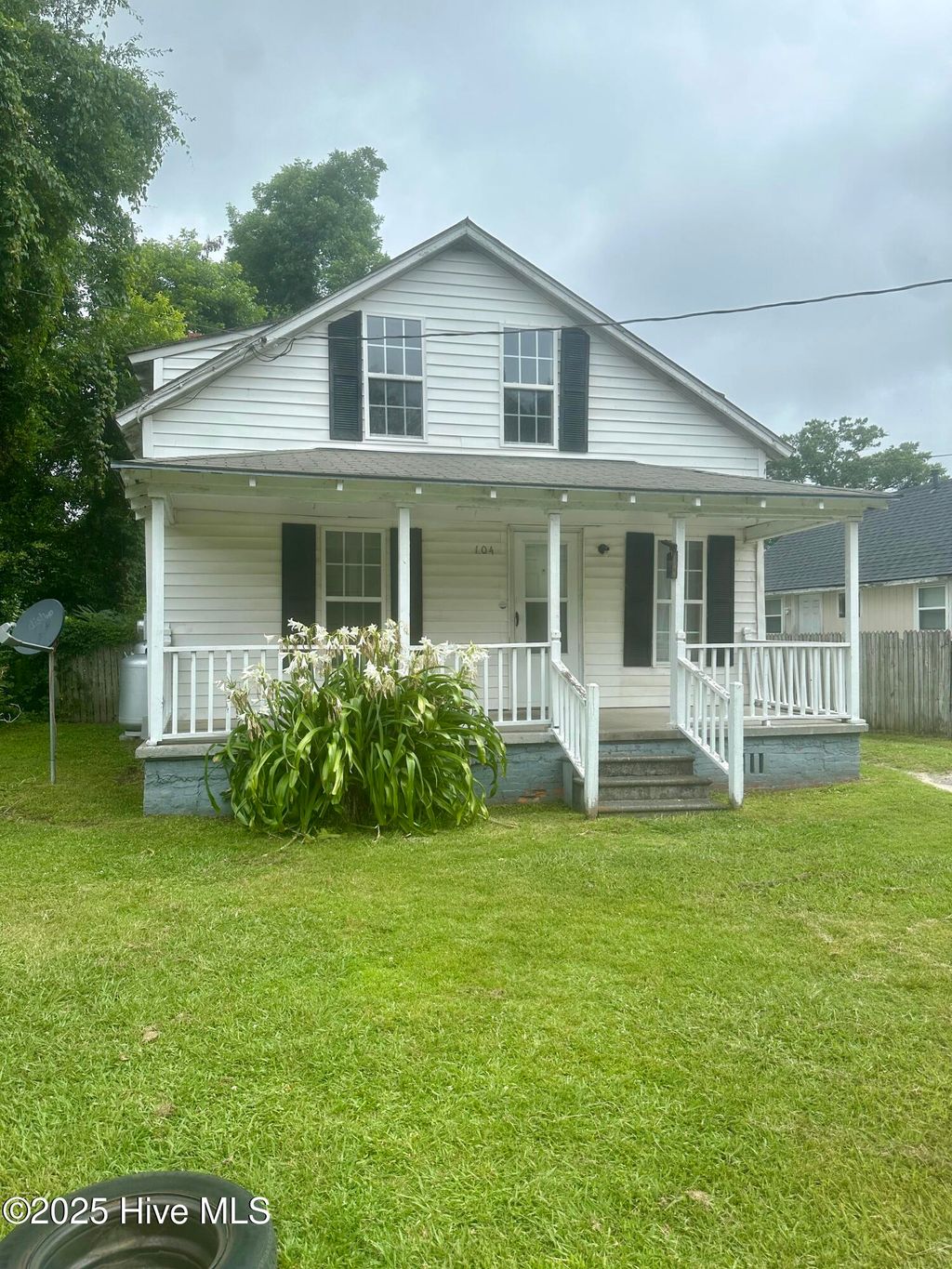 Photo of 104 W Peterson Street, Edenton, NC 27932 (MLS # 100513549)