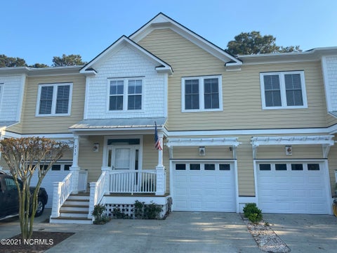 Townhouse For Rent - 213 River Gate Lane<br/> Wilmington, NC 28412