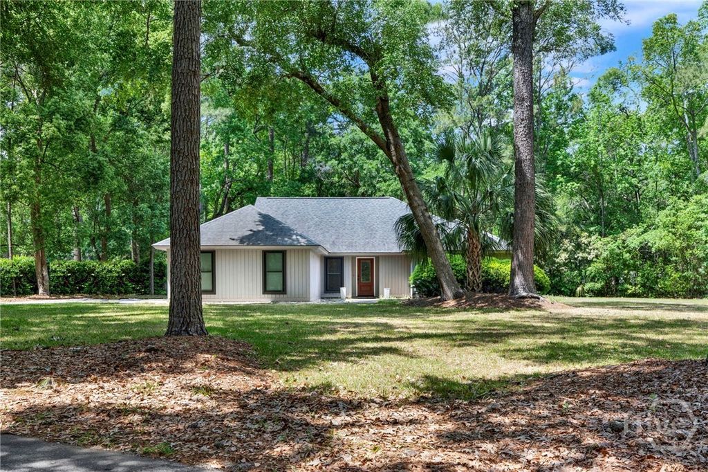 Photo of 16 Old Martin Lane, Richmond Hill, GA 31324 (MLS # SA353999)