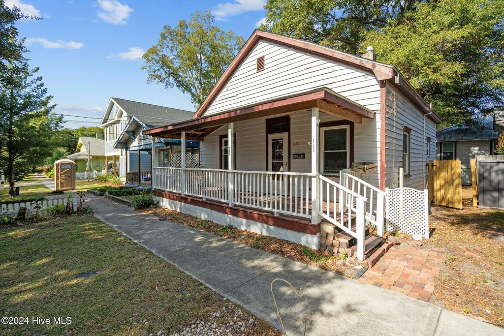 Photo of 317 Queen Street, Wilmington, NC 28401 (MLS # 100489400)