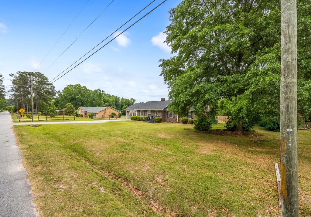 Photo of 421 Dixie Drive, Thomson, GA 30824 (MLS # 555145)