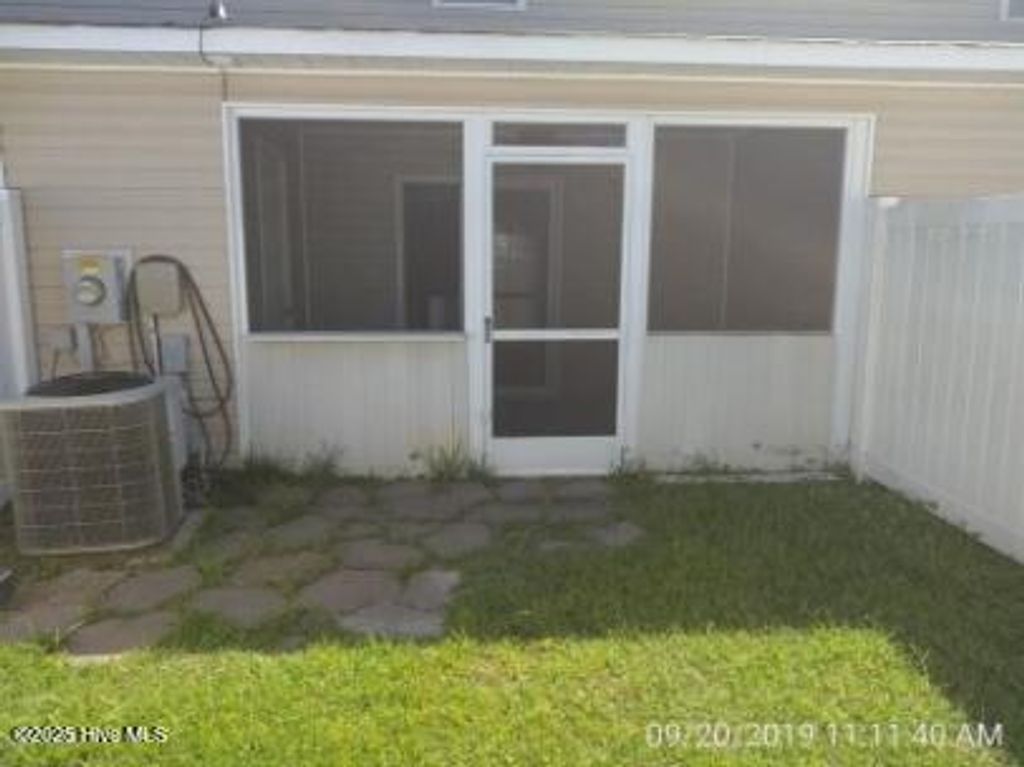 Photo of 204 Glen Cannon Drive, Jacksonville, NC 28546 (MLS # 100547016)